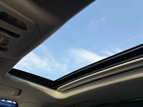 Used 2021 Toyota Highlander XLE image 21