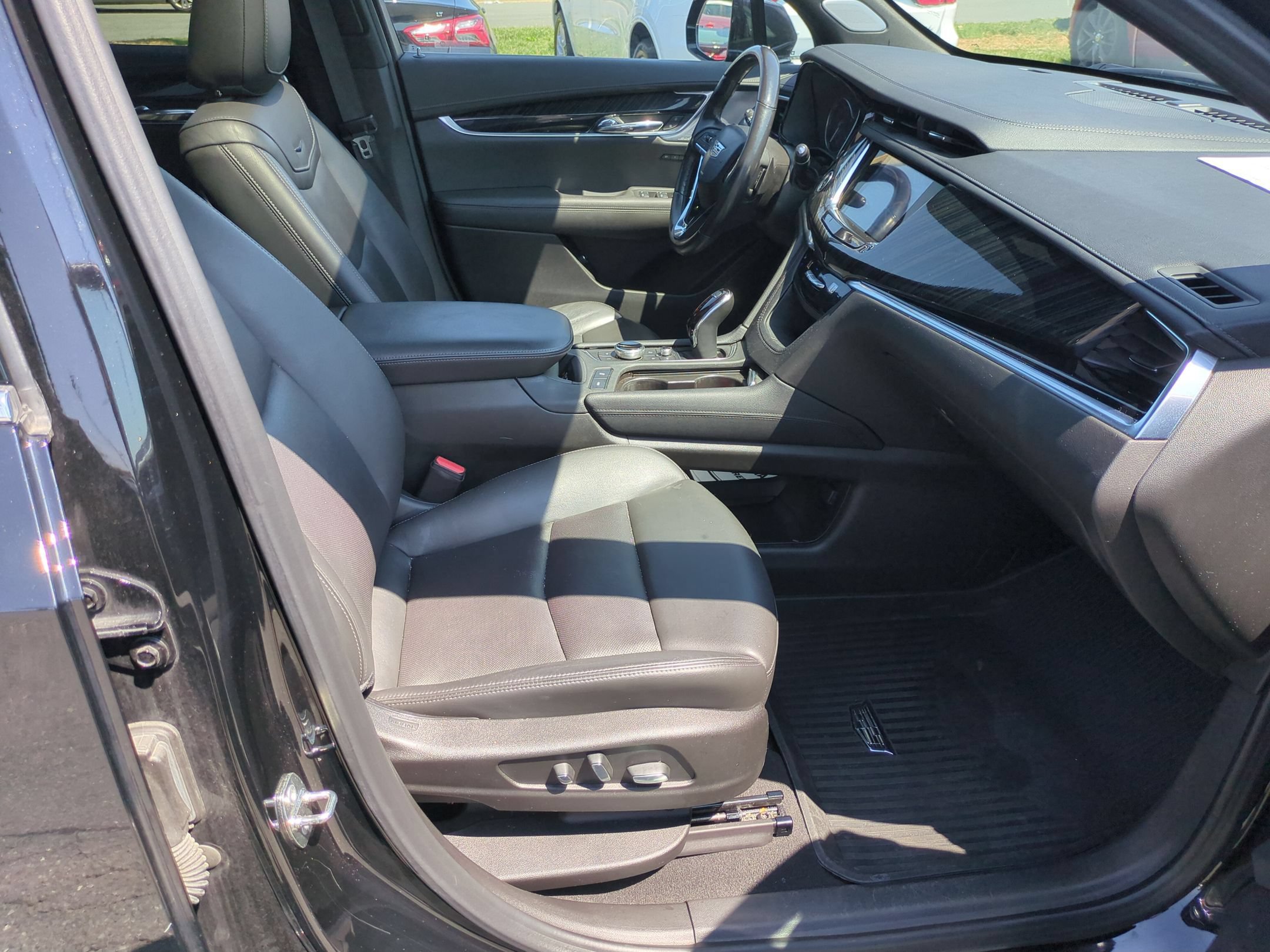 Certified 2024 Cadillac XT6 Premium Luxury AWD/4WD image 37