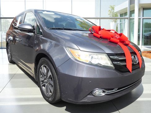 Used 2016 Honda Odyssey Touring Elite image 3