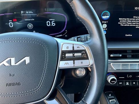Used 2025 Kia Telluride S FWD image 19