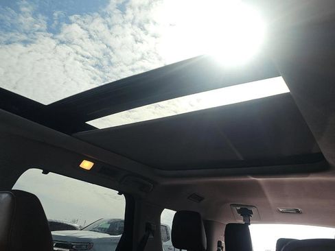 Used 2025 Nissan Pathfinder Platinum image 14