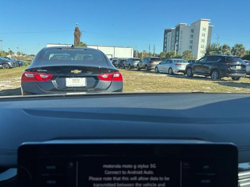 Used 2025 Volkswagen Jetta SE image 12