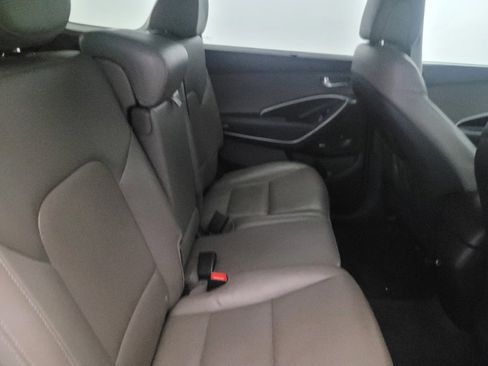 Used 2018 Hyundai Santa Fe SE image 19