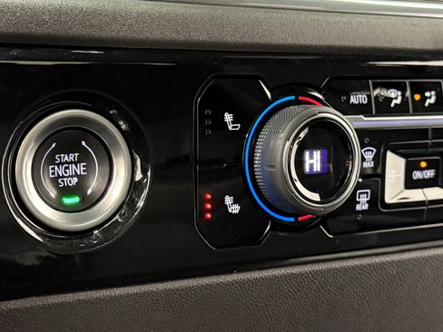 Used 2023 Chevrolet Silverado 1500 LT image 25