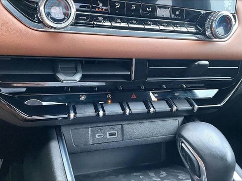 Used 2024 GMC Canyon AT4 image 14