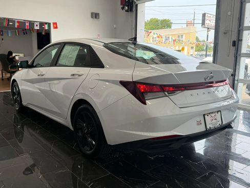 Used 2022 Hyundai Elantra SEL w/ Convenience Package FWD image 4