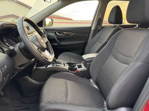 Used 2019 Nissan Rogue SV w/ Premium Package AWD/4WD image 4