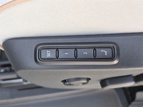 New 2025 Volkswagen ID. Buzz 1st Edition image 28