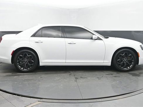 Used 2019 Chrysler 300 S image 6