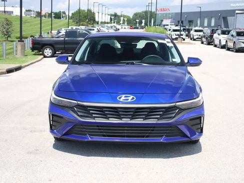 Used 2024 Hyundai Elantra SEL FWD image 3