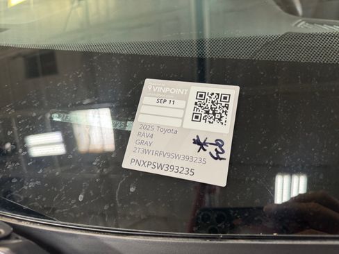 Used 2025 Toyota RAV4 XLE FWD image 24