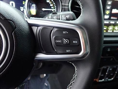 Used 2023 Jeep Wrangler Unlimited Sahara AWD/4WD image 13