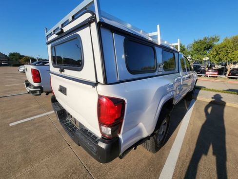 Used 2022 Toyota Tacoma SR RWD image 4