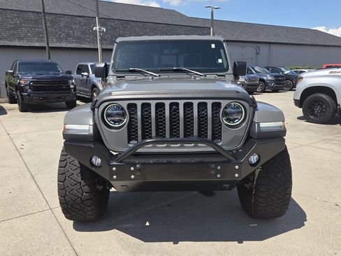 Used 2021 Jeep Gladiator Overland w/ Popular Equipment Package AWD/4WD image 2