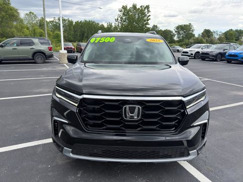 Used 2025 Honda Pilot Elite image 11