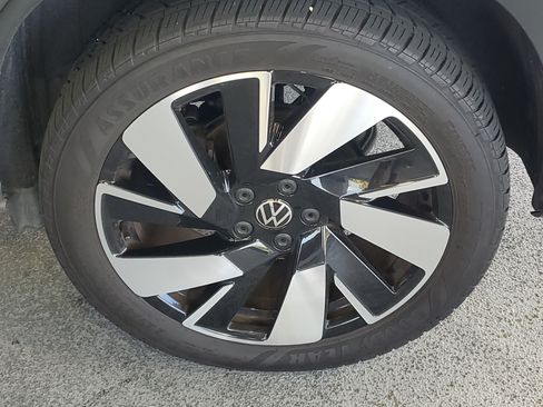 Used 2024 Volkswagen Taos SEL AWD/4WD image 7