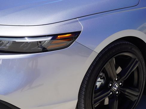 Used 2025 Honda Accord Sport image 3