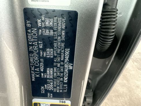 Used 2025 Kia Soul LX w/ LX Technology Package FWD image 29