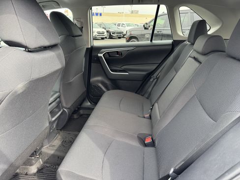 Used 2021 Toyota RAV4 LE image 31