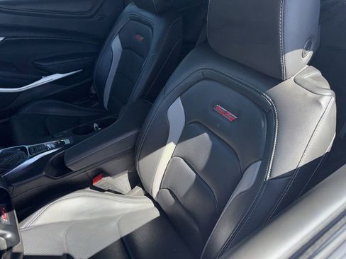 Used 2019 Chevrolet Camaro SS RWD image 5