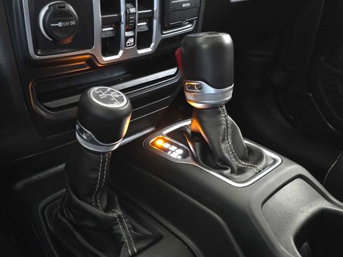 Used 2022 Jeep Wrangler Unlimited Sahara AWD/4WD image 36