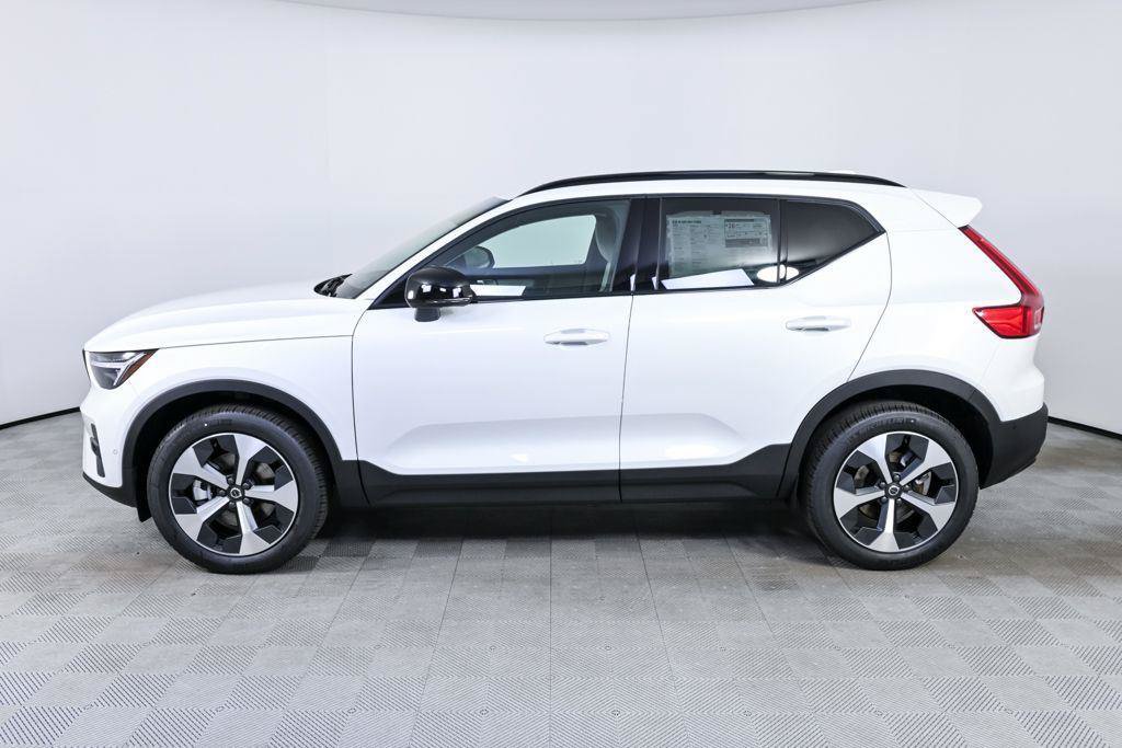 Used 2026 Volvo XC40 B5 Plus w/ Protection Package Premier AWD/4WD image 2