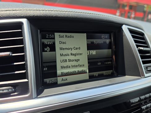 Used 2015 Mercedes-Benz GL 450 4MATIC w/ Appearance Package image 39