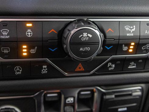 New 2026 Jeep Wrangler Unlimited Sahara AWD/4WD image 9