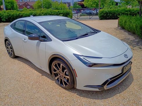 Used 2023 Toyota Prius Prime FWD image 17