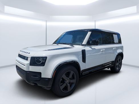 Used 2025 Land Rover Defender 110 X-Dynamic SE AWD/4WD image 7