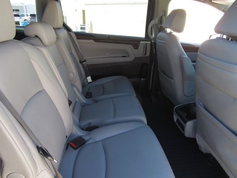 Certified 2018 Honda Odyssey EX-L image 12