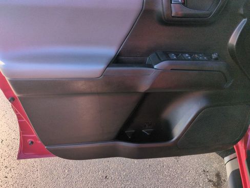 Used 2022 Toyota Tacoma SR AWD/4WD image 10