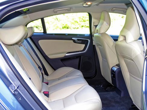 Used 2017 Volvo S60 T5 Inscription FWD image 17