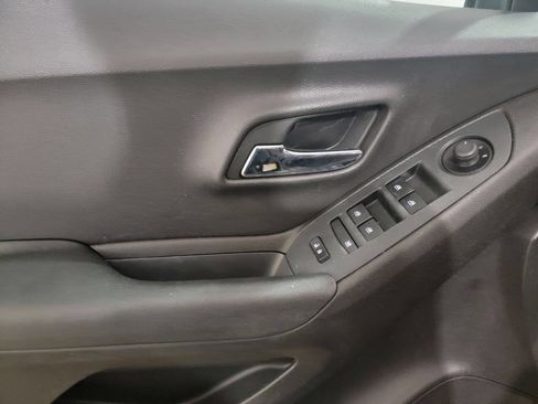 Used 2018 Chevrolet Trax LS AWD/4WD image 11