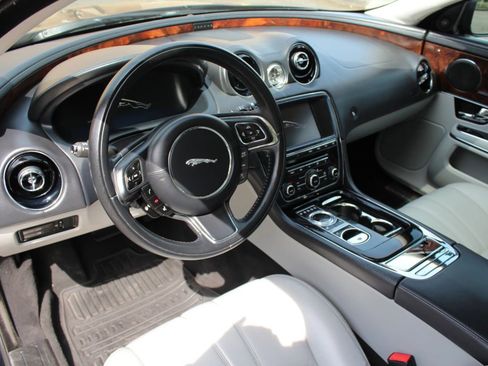 Used 2013 Jaguar XJ AWD image 11