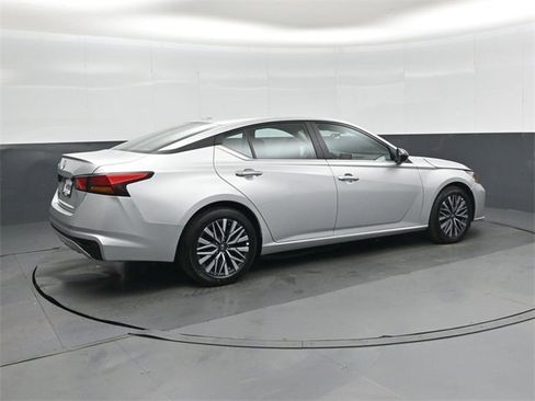 Used 2025 Nissan Altima 2.5 SV image 3