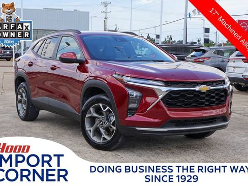 Used 2025 Chevrolet Trax LT FWD image 1