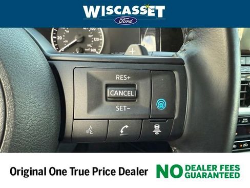 Used 2024 Nissan Pathfinder SV image 18