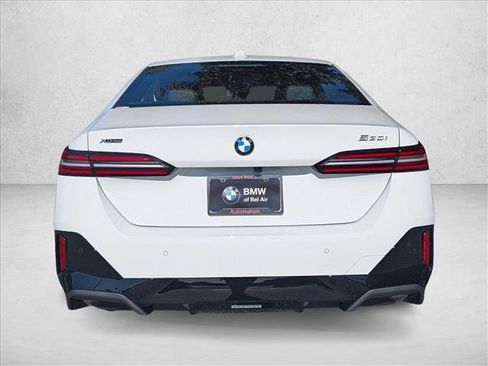 Used 2026 BMW 530i xDrive w/ M Sport Package image 7