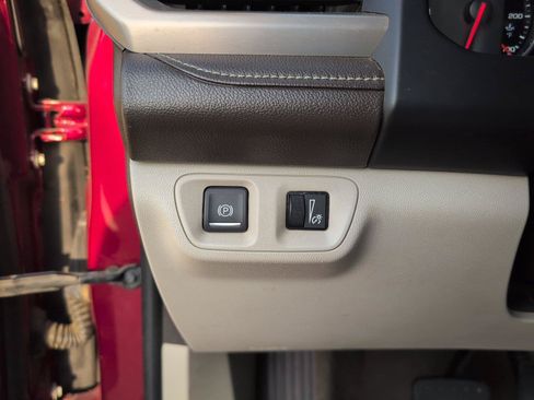 Used 2018 GMC Acadia Denali w/ Technology Package FWD image 28