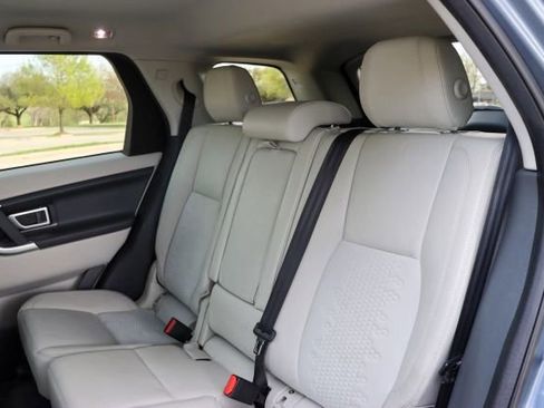 Used 2018 Land Rover Discovery Sport SE image 16