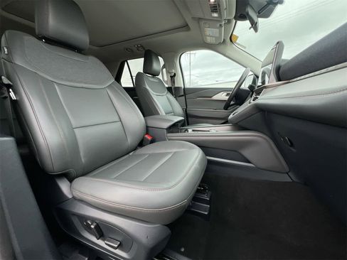 Used 2025 Ford Explorer Active w/ Active Comfort Package image 21