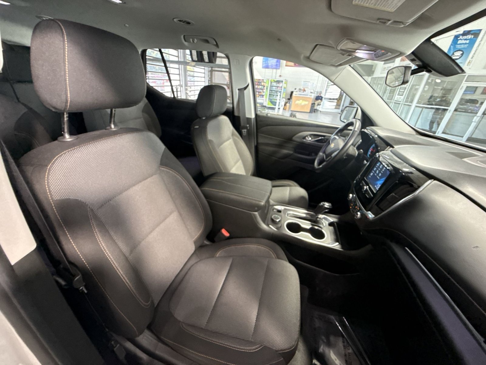 Used 2019 Chevrolet Traverse LT FWD image 28