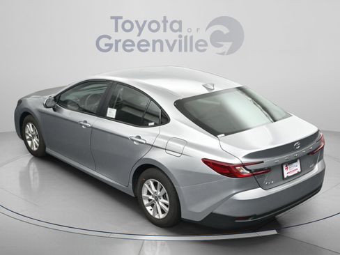 Used 2025 Toyota Camry LE FWD image 9