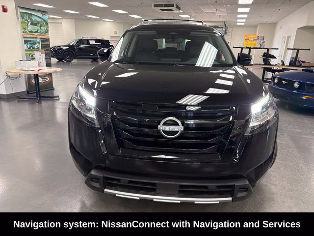 Used 2024 Nissan Pathfinder SL w/ Black Appearance Package AWD/4WD image 2