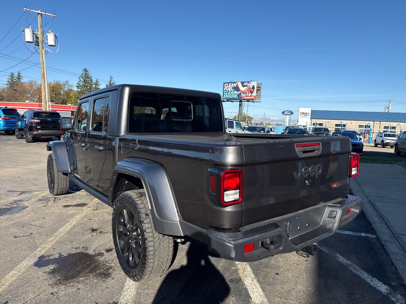 Used 2025 Jeep Gladiator Sport AWD/4WD image 3