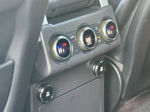 Used 2018 Land Rover Discovery HSE image 19