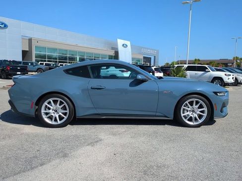 Used 2025 Ford Mustang GT Premium RWD image 3