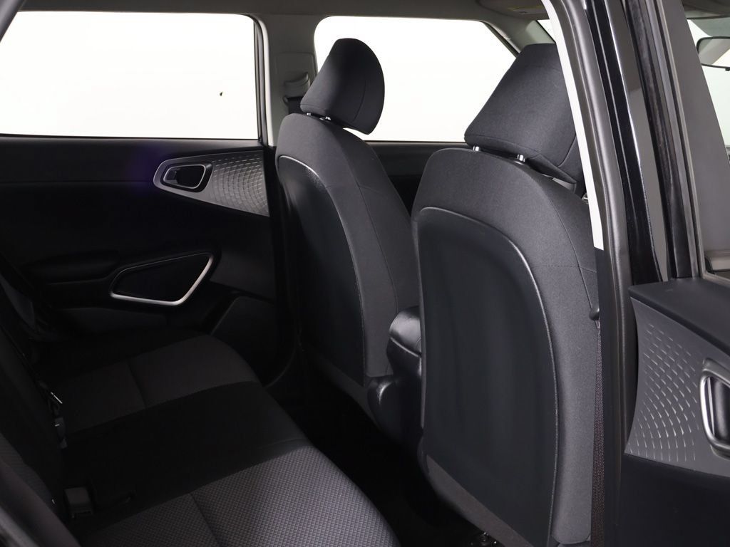 Used 2023 Kia Soul LX w/ LX Technology Package FWD image 25