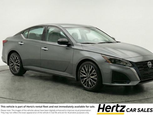Used 2025 Nissan Altima 2.5 SV image 1